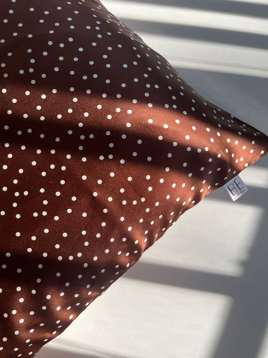 Federa in seta cioccolato a pois