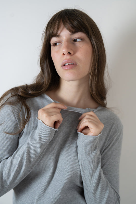 T-shirt shelly a costine, variante grigio scuro