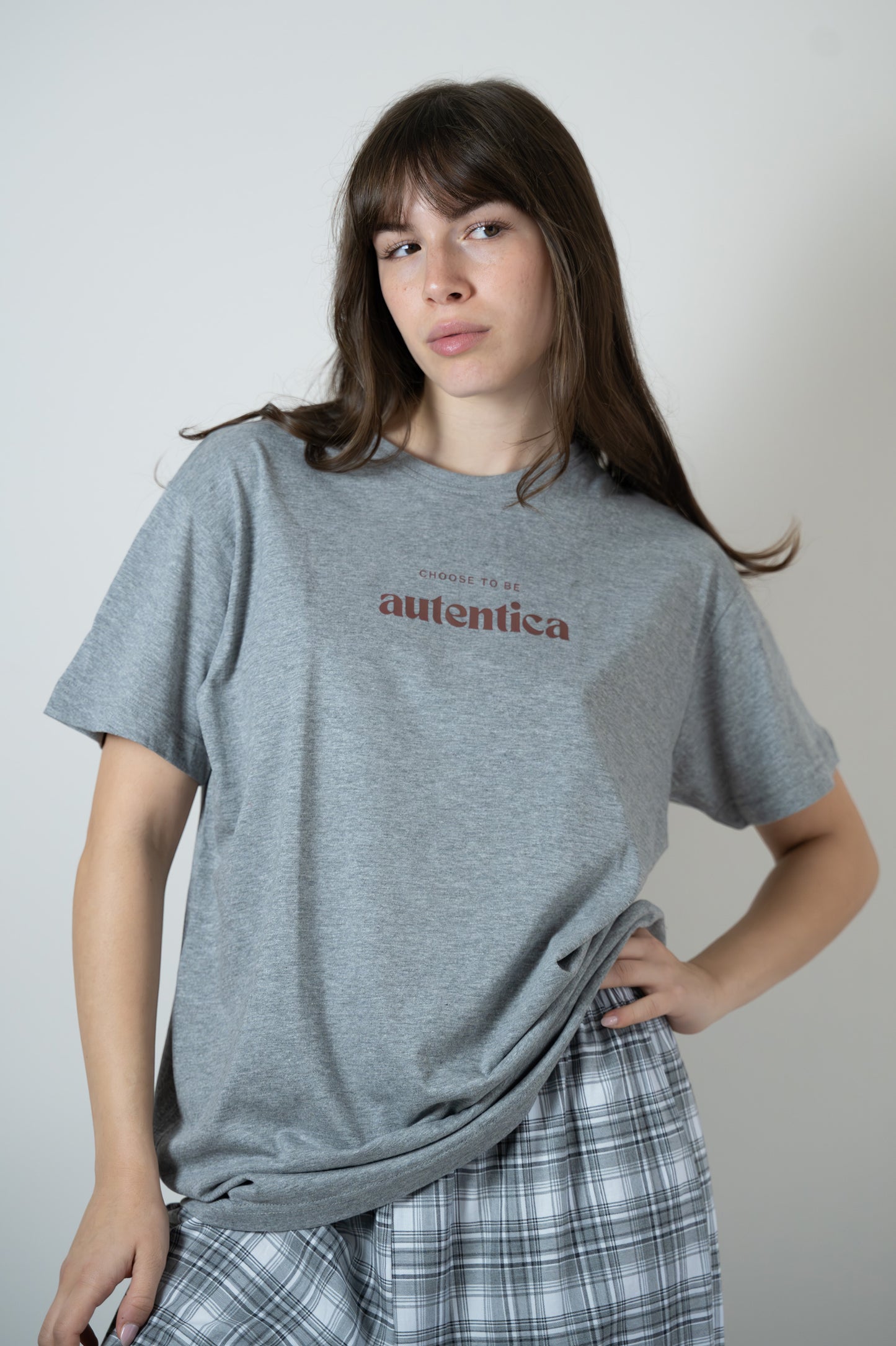 T-shirt autentica grigia e cioccolato