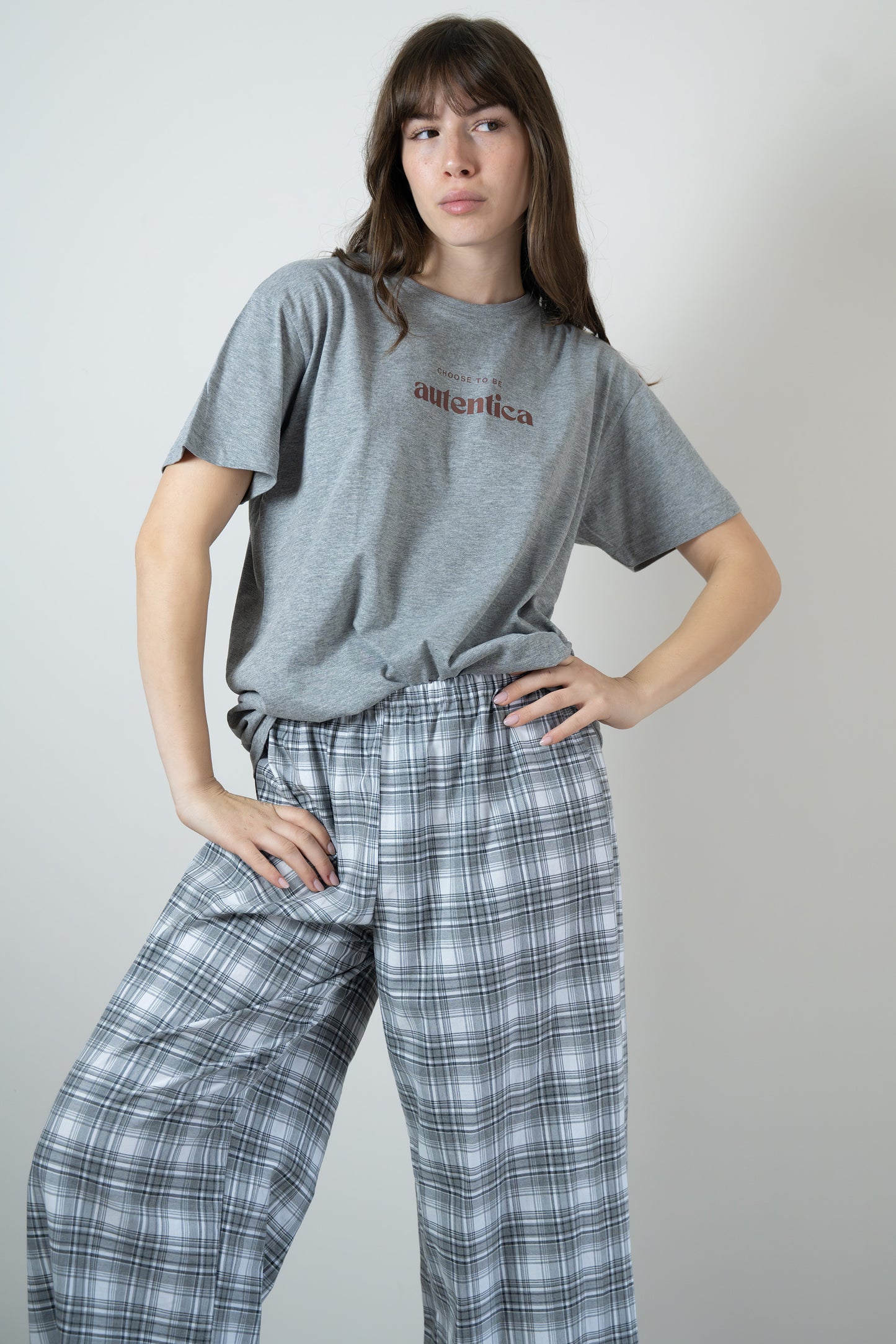 T-shirt autentica grigia e cioccolato