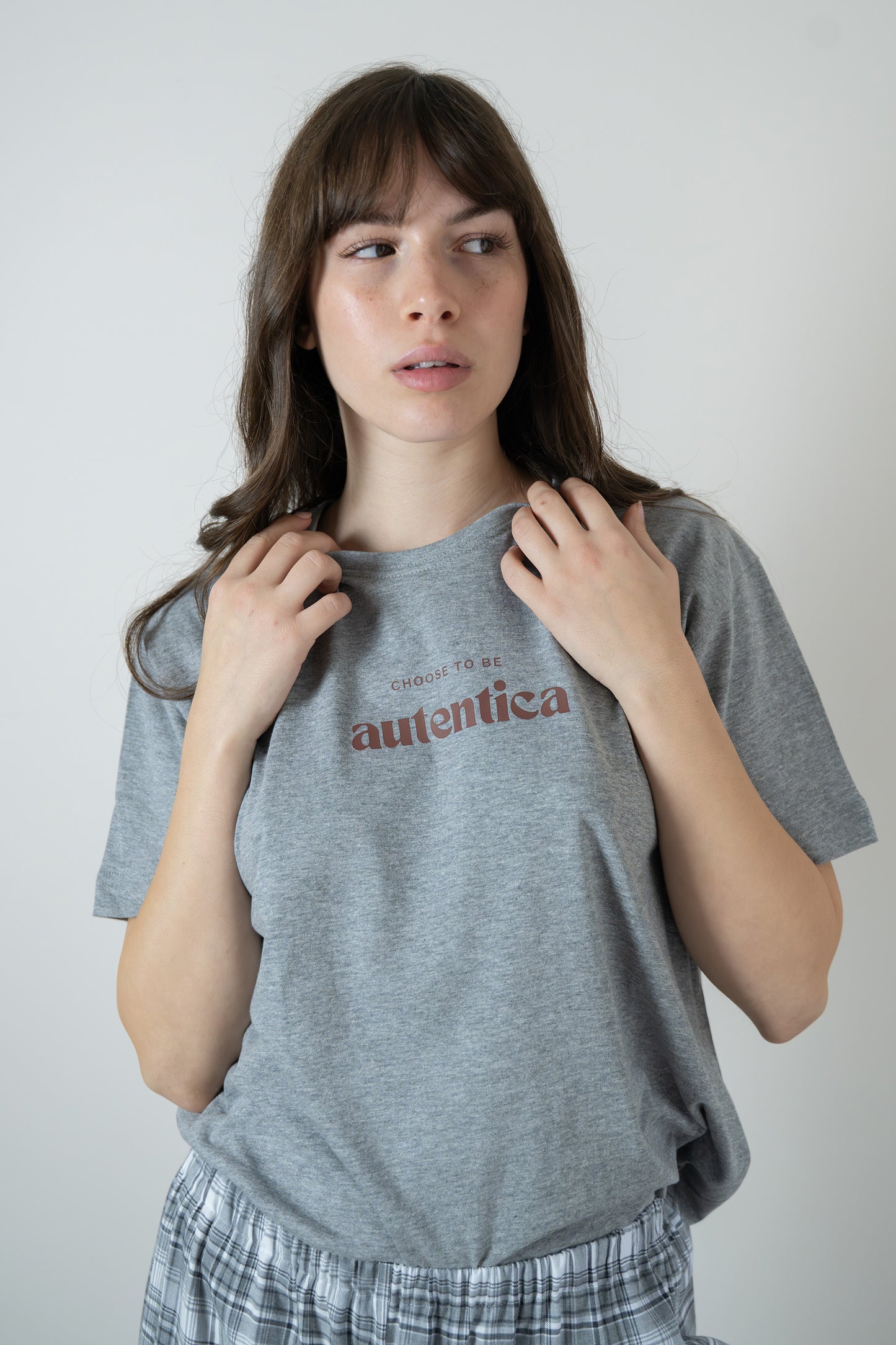 T-shirt autentica grigia e cioccolato