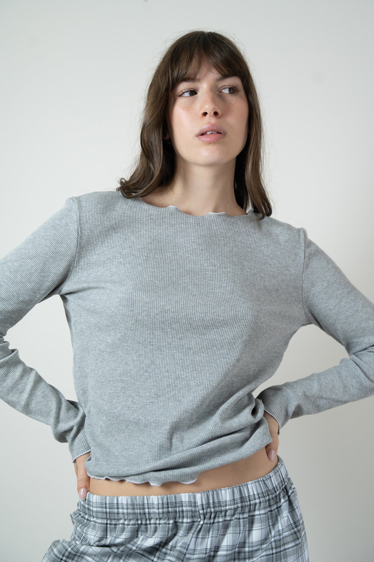 T-shirt shelly a costine, variante grigio scuro