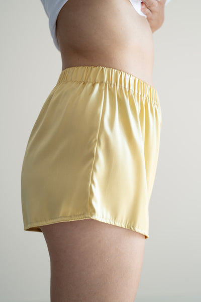 Shorts seta variante burro